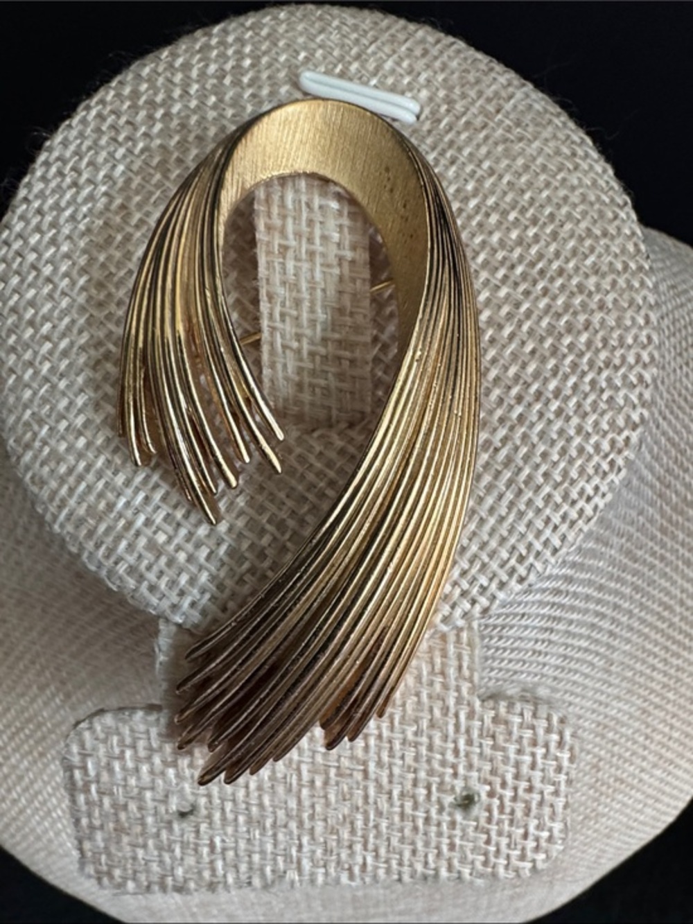 VTG Crown Trifari Gold Tone Abstract Waterfall Wave Brooch Pin 1960s